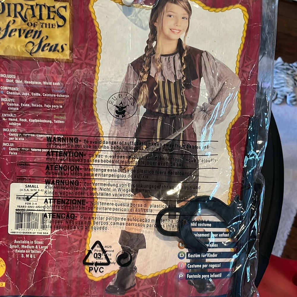 Girls pirate costume small size 4 to 6
